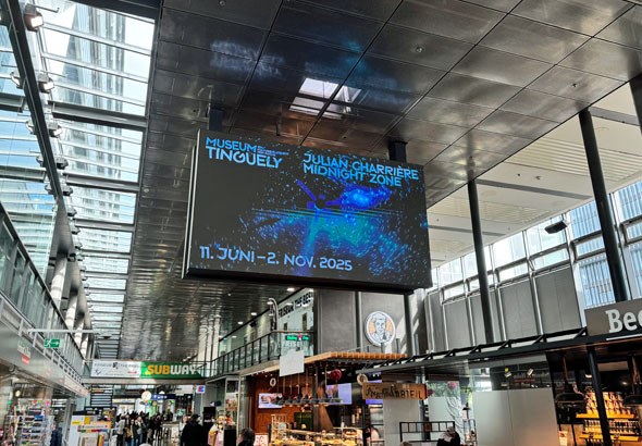 Public Video Giant (Freiburg HBF) Public Video Giant (Freiburg HBF)
